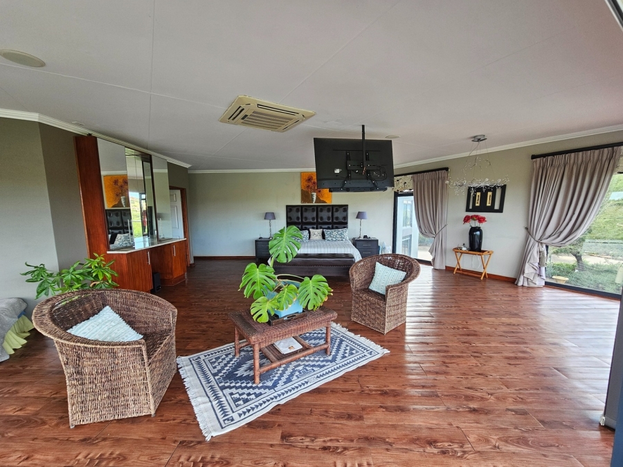 5 Bedroom Property for Sale in Woodland Hills Free State